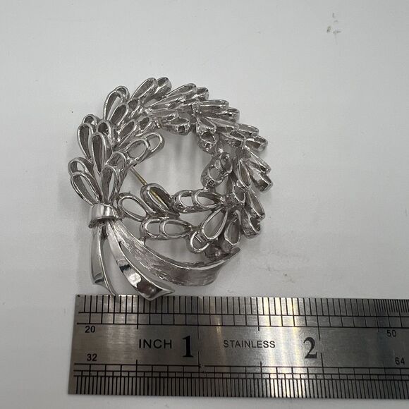 VINTAGE SIGNED PELL BROOCH Wheat Floral Ribbon Wreath SPRAY & BOW PIN Signed - Picture 6 of 6